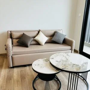 Bàn trà cho sofa giường: Kích thước, Kiểu dáng & Cách chọn tối ưu không gian sống